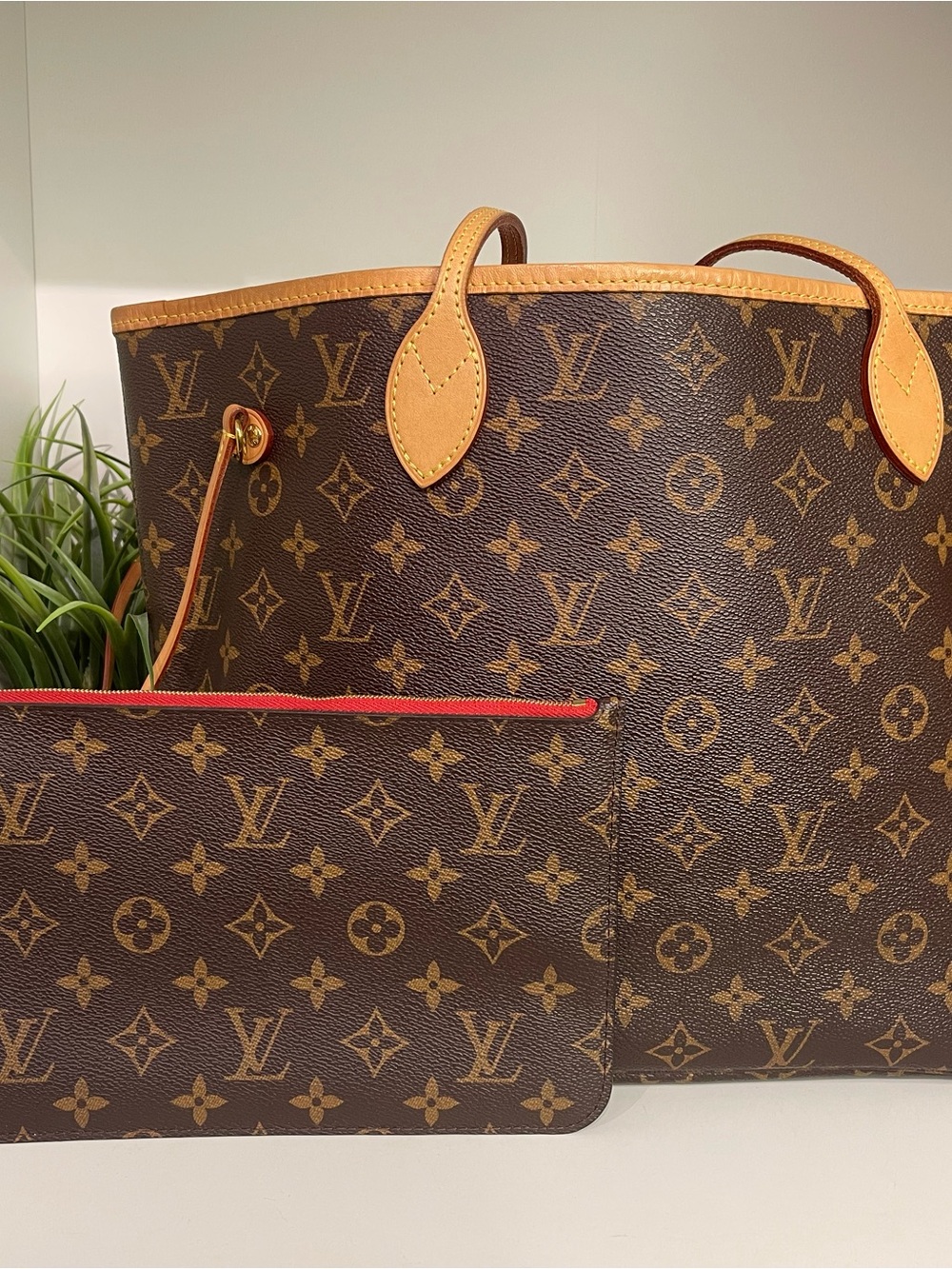 Louis Vuitton Monogram Neverfull MM w/ Pouch Red Interior